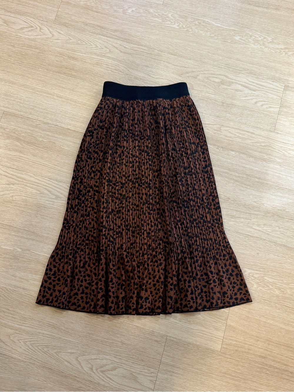 Leopard Animal Print Pleated Midi Skirt, Metrowear Sz PS black elastic waist